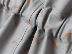 Lil Atelier wet weather fjer gummiflyverdragt grå med fjer